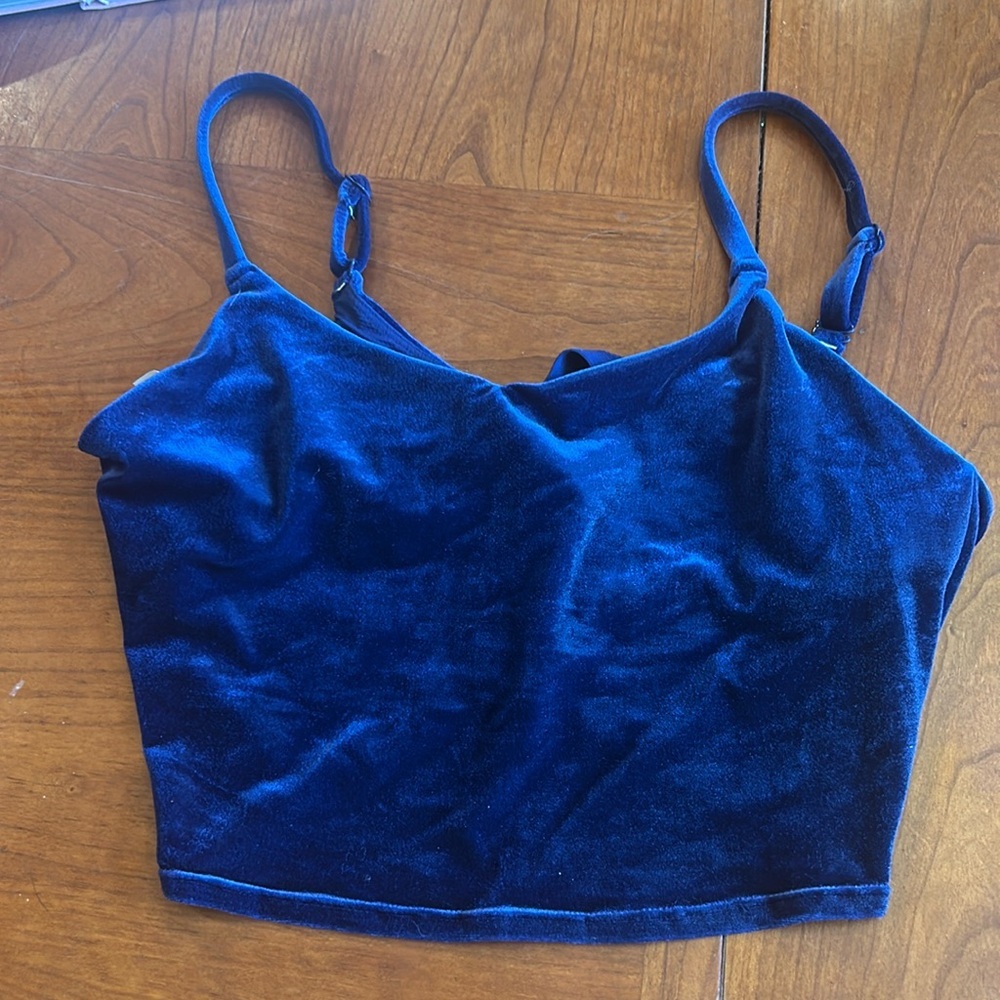 Athleta blue velvet Elation velvet crop size medium with shelf bra